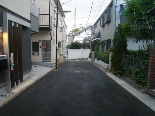 Local photos, including front road. Local (11 May 2013) Shooting