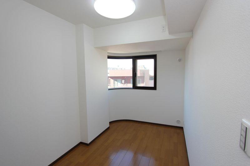 Non-living room. Introspection of Western-style 4.7 quires