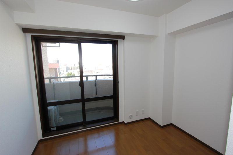 Non-living room. Western-style 4.2 Pledge introspection