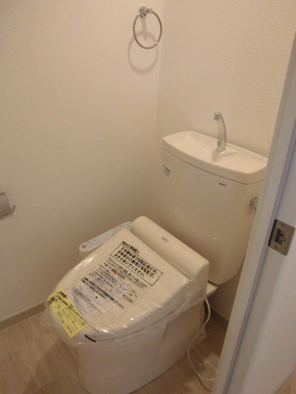 Toilet. Toilet (2013 November shooting)