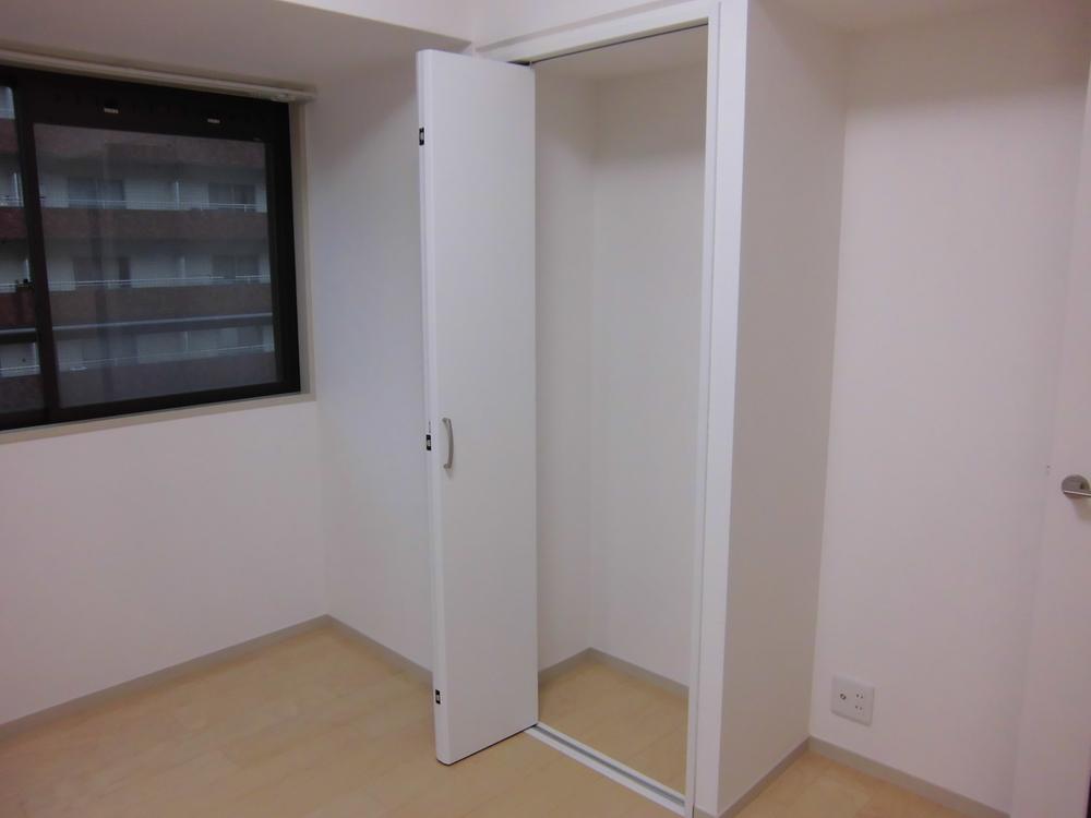 Non-living room. North Western-style (2013 November shooting)