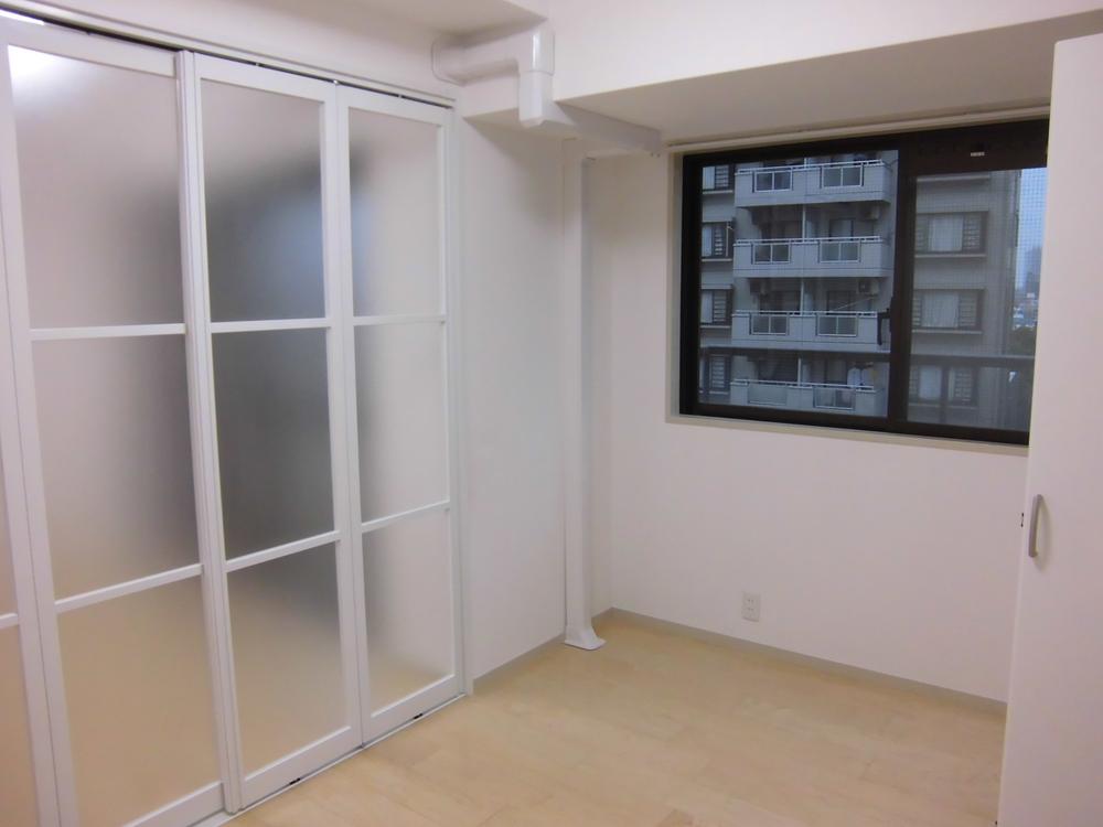 Non-living room. North Western-style (2013 November shooting)