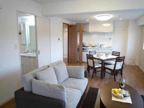 Living. ~ There is a sense of open bright LDK 12.6 Pledge ~