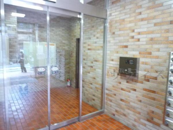 Entrance. ~ Auto lock-conditioned peace of mind ~