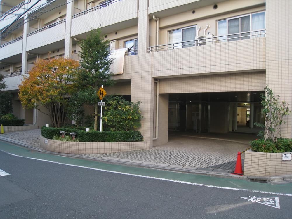 Entrance. Common areas