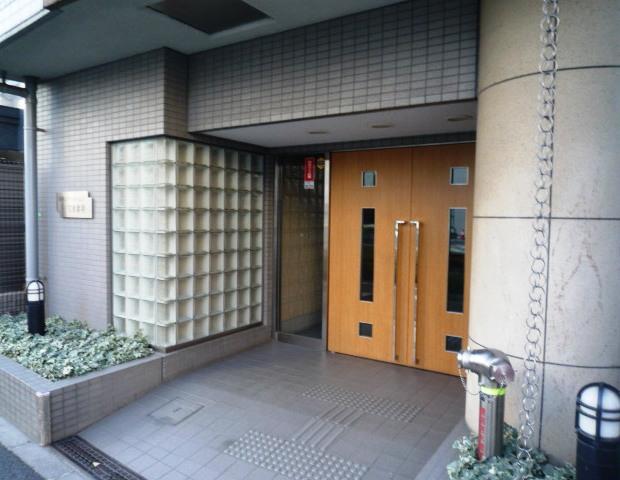 Entrance. Common areas
