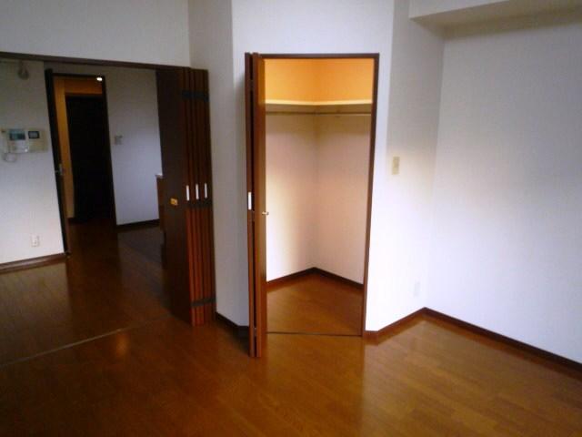 Living. Same specifications indoor (April 2013) Shooting