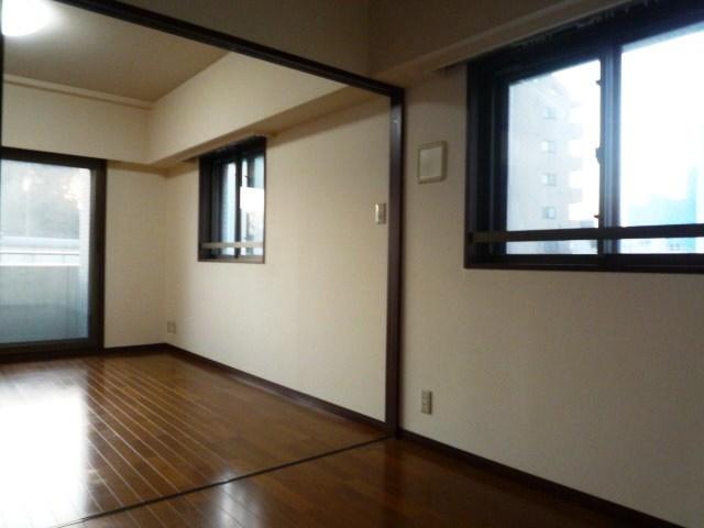 Living. Same specifications indoor (April 2013) Shooting