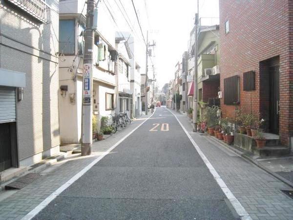 Local photos, including front road. Southwest side of the front road 2