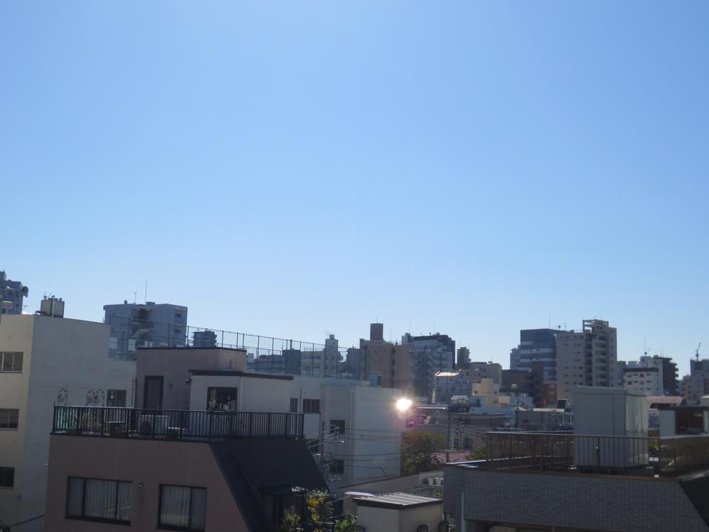 View photos from the dwelling unit. View from the site (October 2013) Shooting