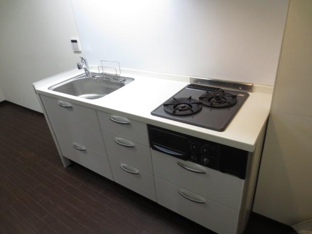 Kitchen. Switching the top of the housing to the feet of storage, We have to eliminate the feeling of pressure. (November 2013) furniture has been taken posted are not included in the sale.