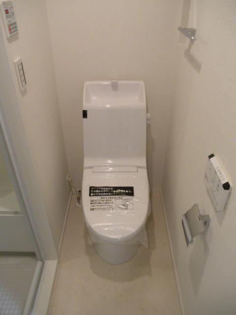 Toilet. Indoor (10 May 2013) Shooting