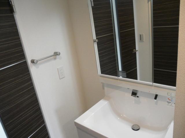 Wash basin, toilet. Indoor (10 May 2013) Shooting