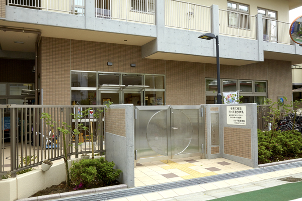 Surrounding environment. Sengoku nursery school (about 260m / 4-minute walk)