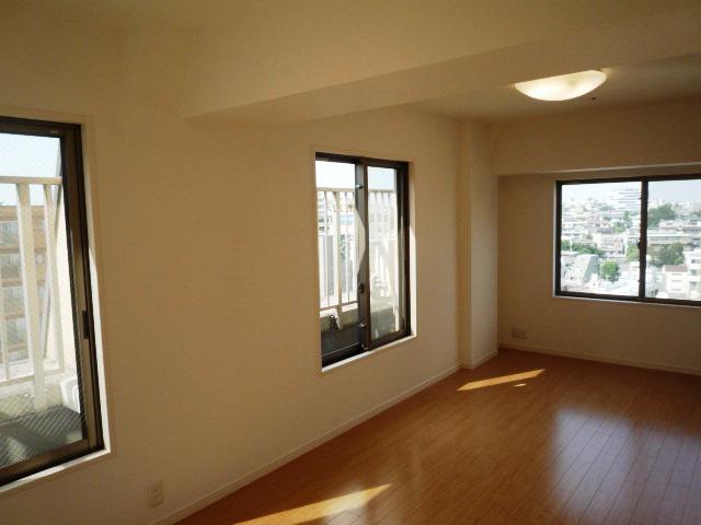 Living. Indoor (September 2013) Shooting