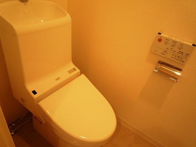 Toilet. Indoor (September 2013) Shooting