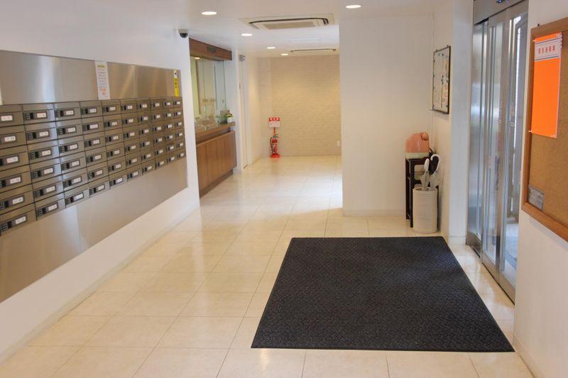 lobby. Of bright and airy Arurobi