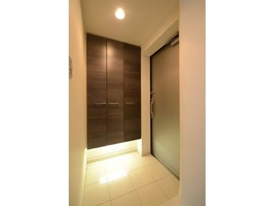 Entrance. Local (April 2013) Shooting