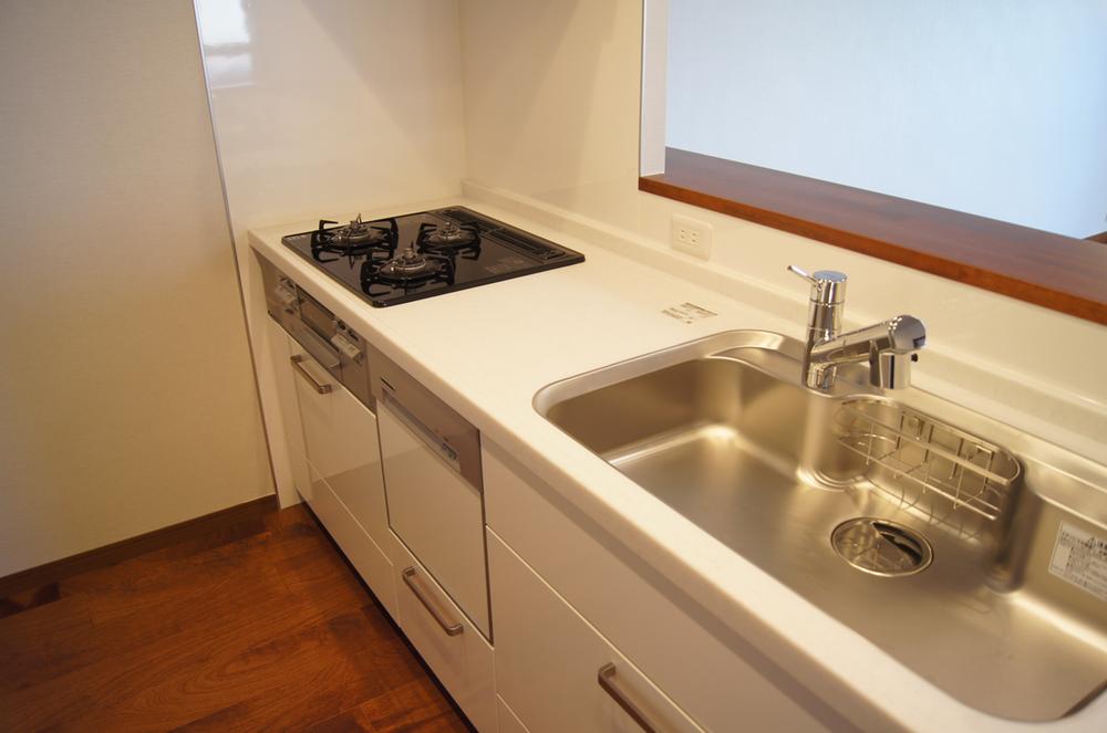 Kitchen. Indoor (11 May 2013) Shooting