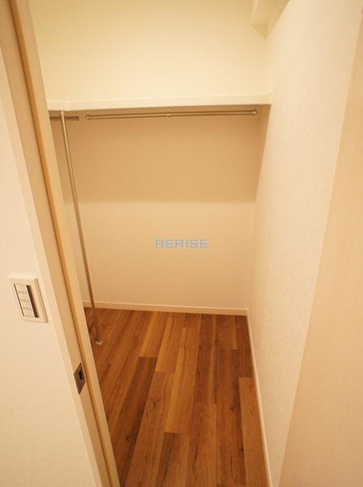 Receipt. Installation walk-in closet in each room