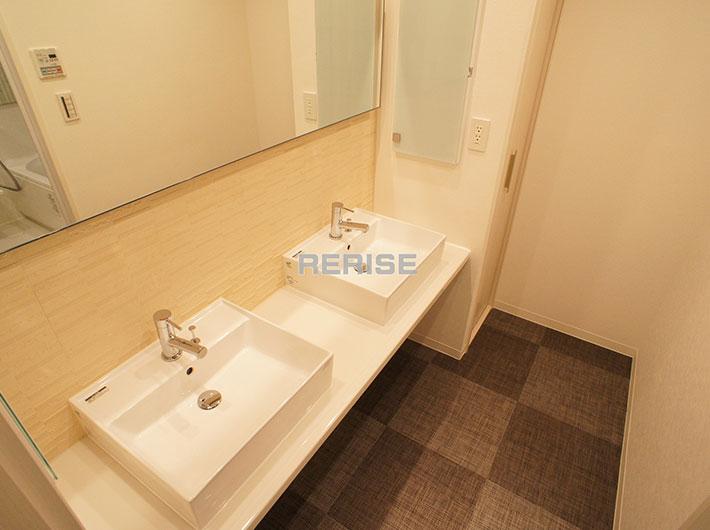 Wash basin, toilet. Nor does it stay the wash basin, even a busy day