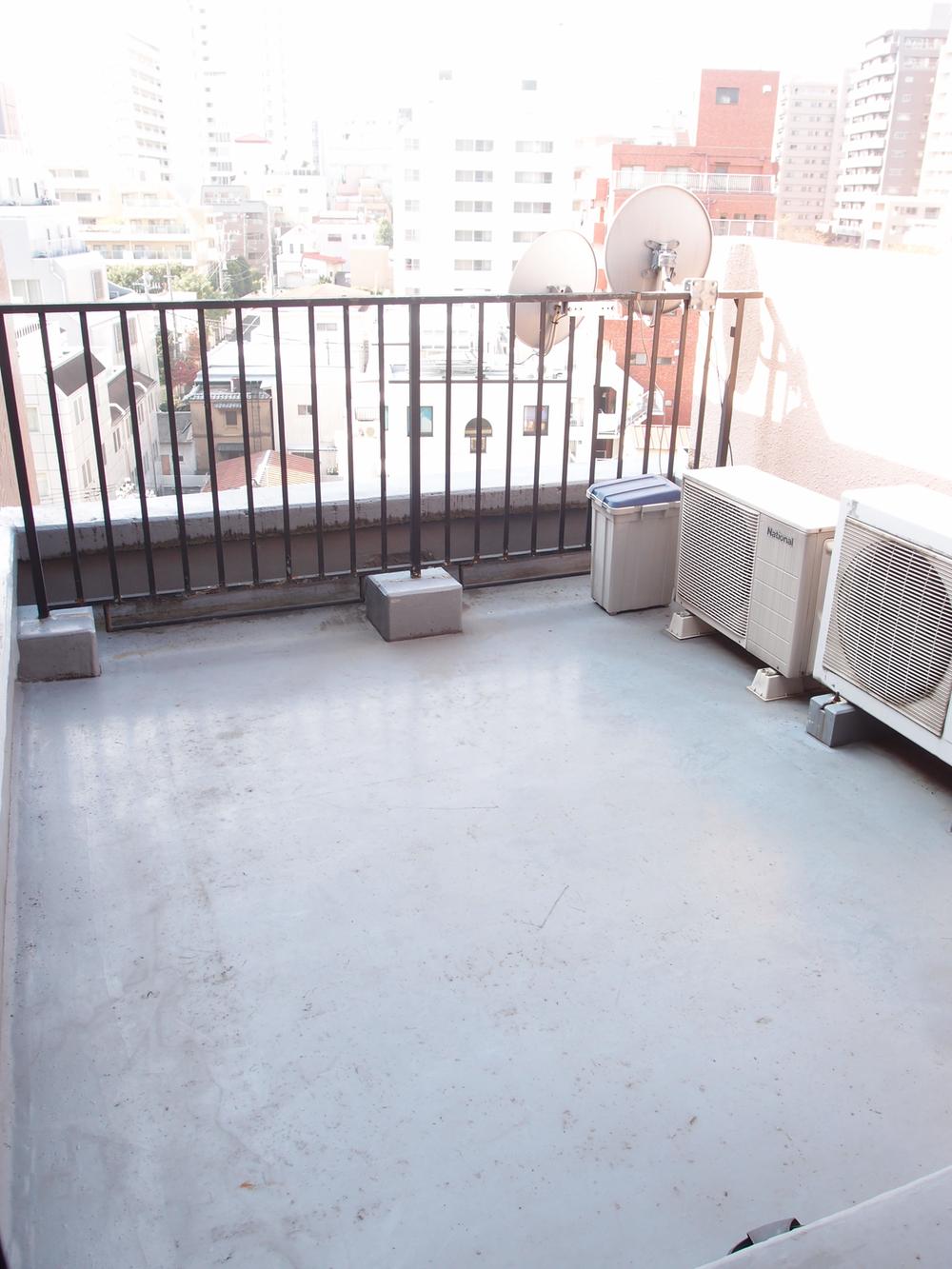 Other local. Private terrace (11 May 2013) Shooting