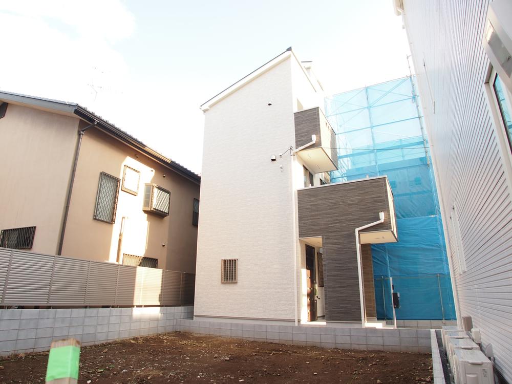 Local appearance photo. Local (11 May 2013) Shooting