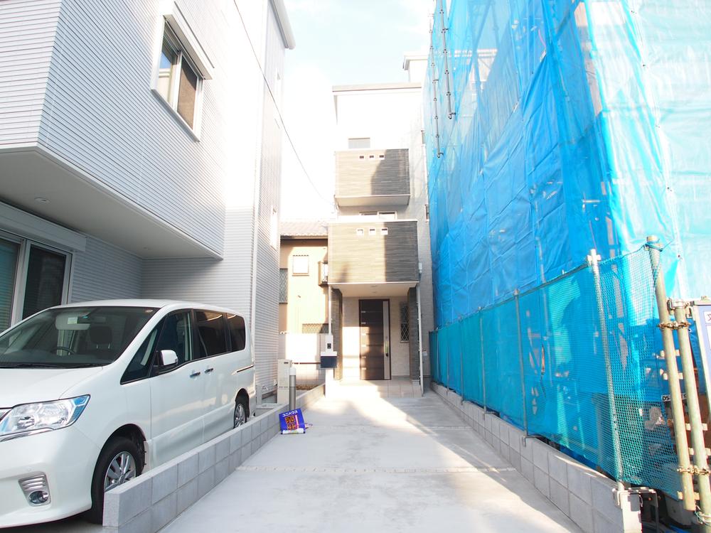 Parking lot. Local (11 May 2013) Shooting