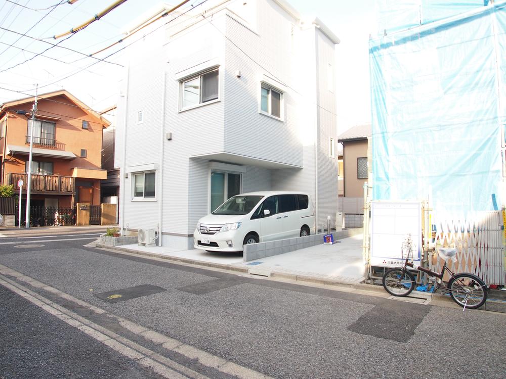 Local photos, including front road. Local (11 May 2013) Shooting