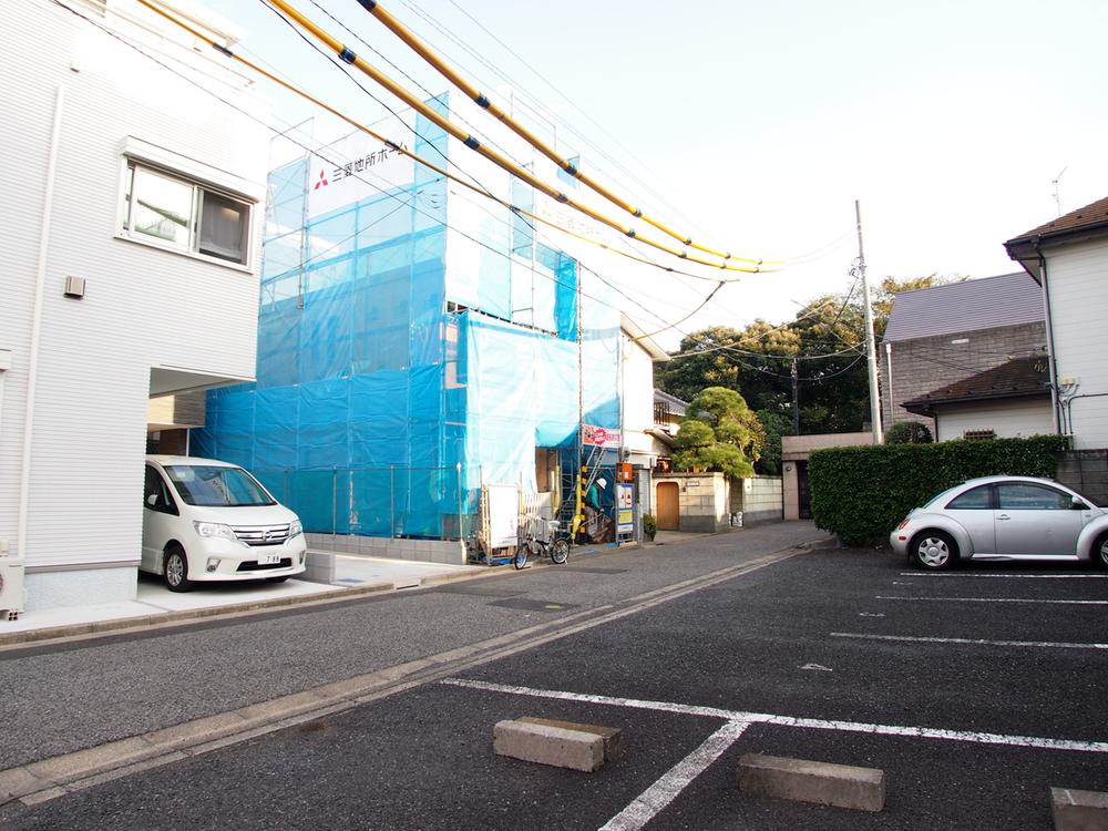 Local photos, including front road. Local (11 May 2013) Shooting