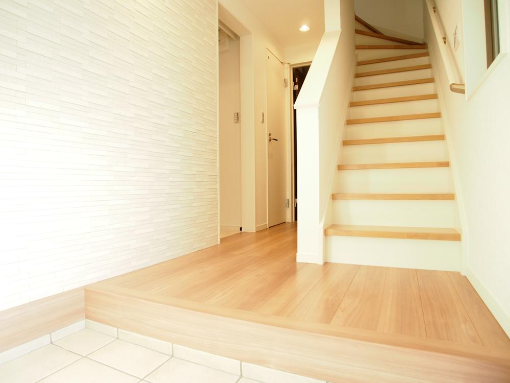 Entrance. Local (11 May 2013) Shooting