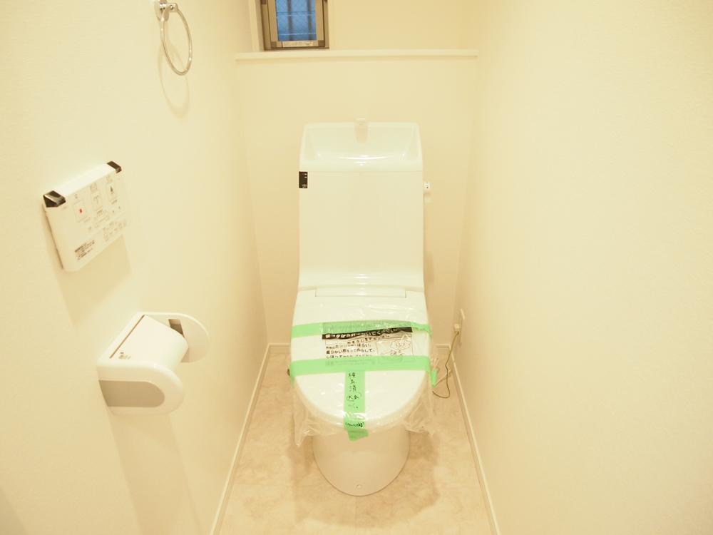 Toilet. Indoor (11 May 2013) Shooting