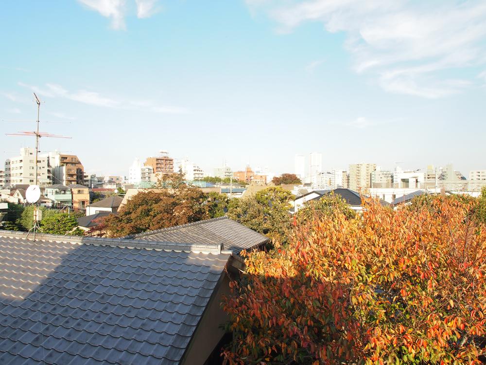 View photos from the dwelling unit. View from the site (November 2013) Shooting
