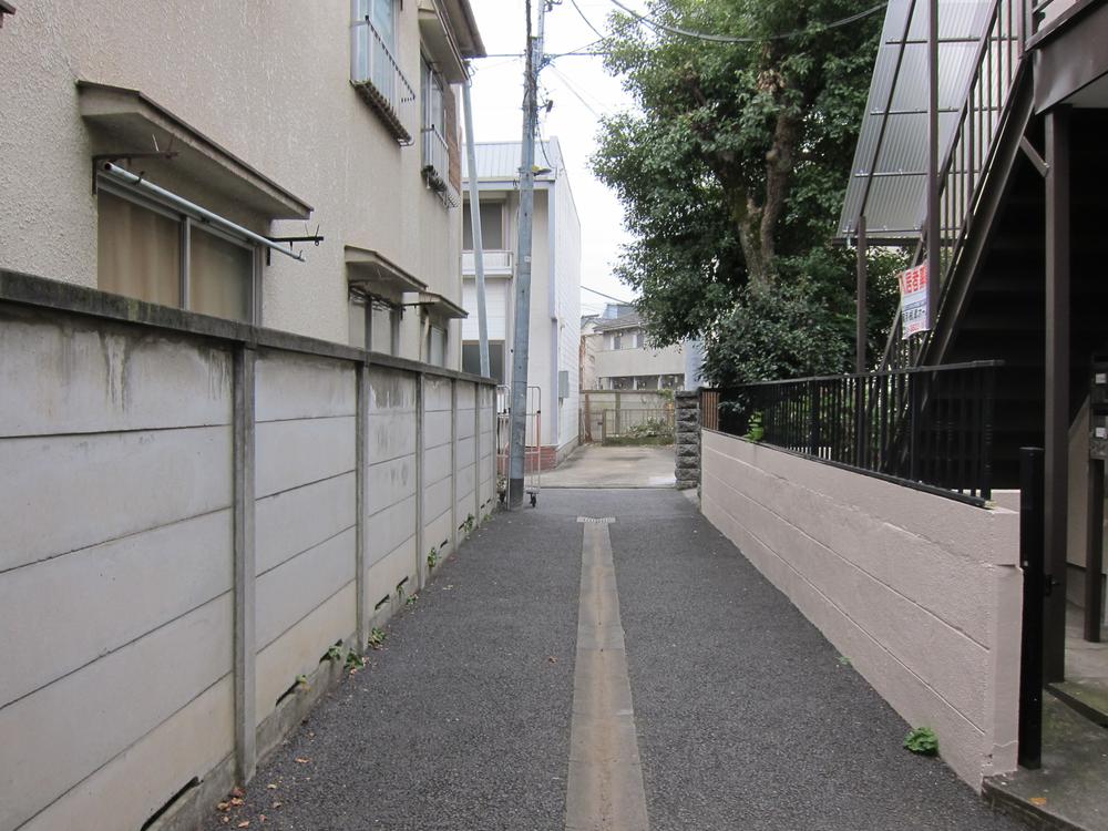 Local photos, including front road. Local (11 May 2013) Shooting