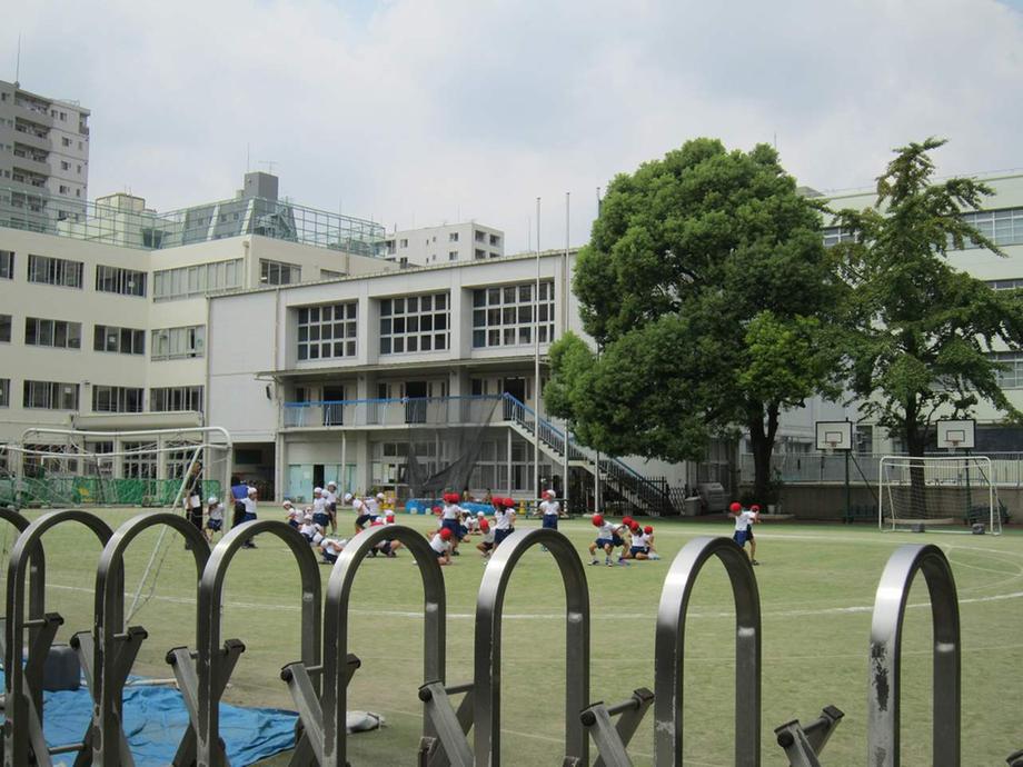 Primary school. Moth Kagomachi until elementary school 383m