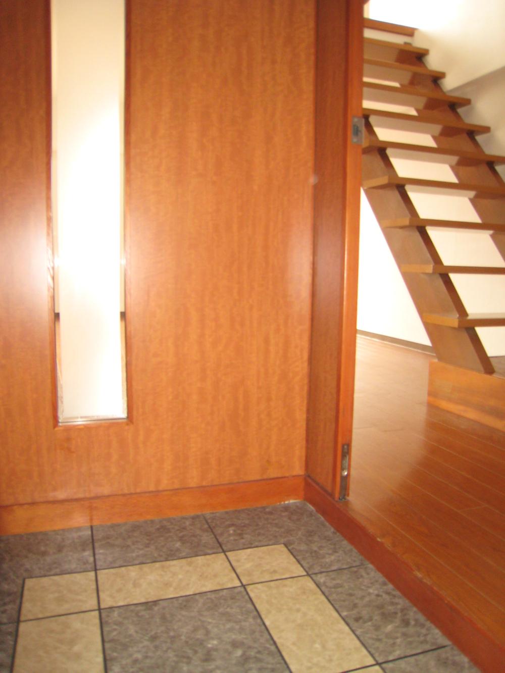 Entrance. Local (06 May 2013) Shooting