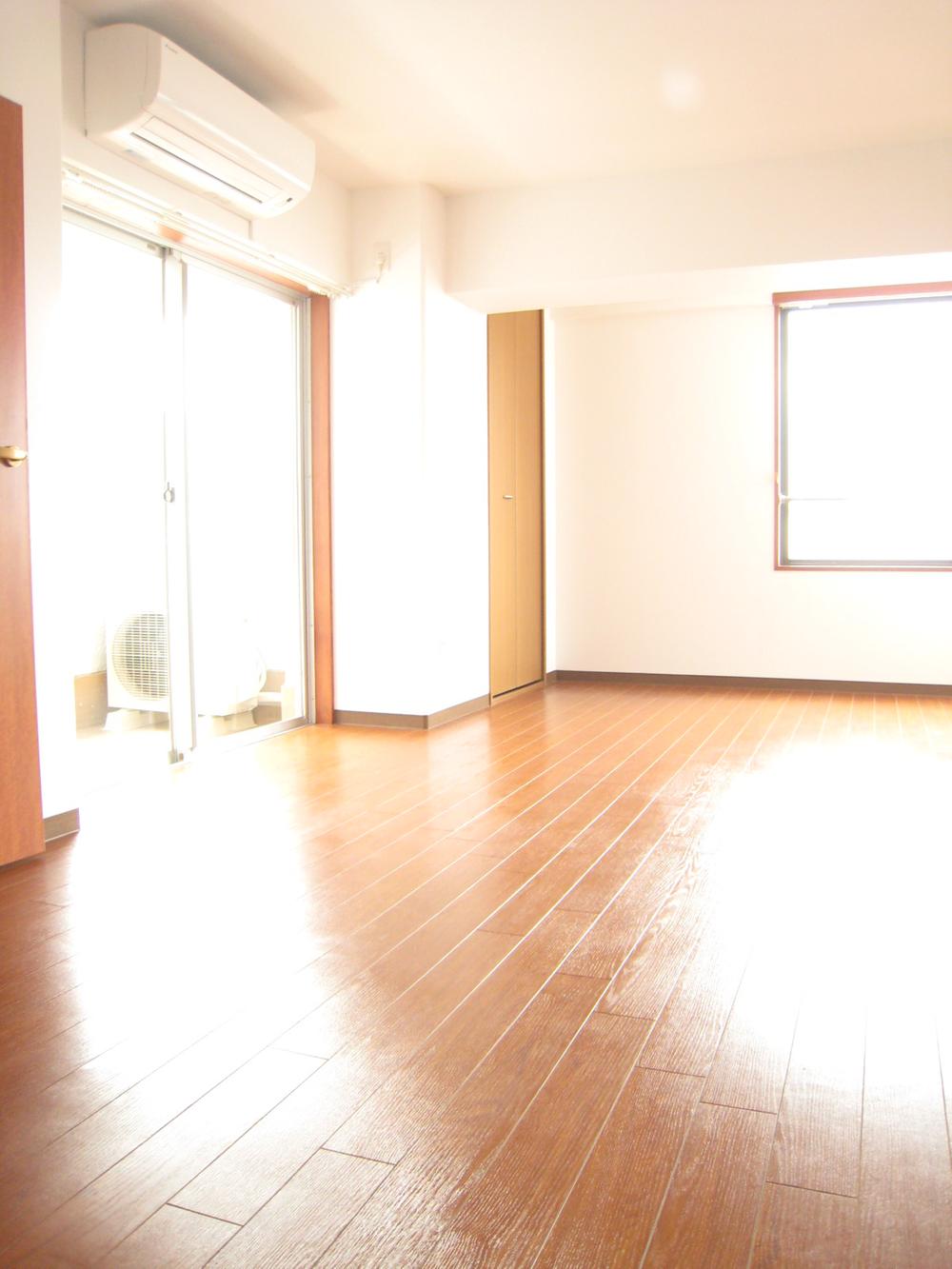 Living. Indoor (06 May 2013) Shooting