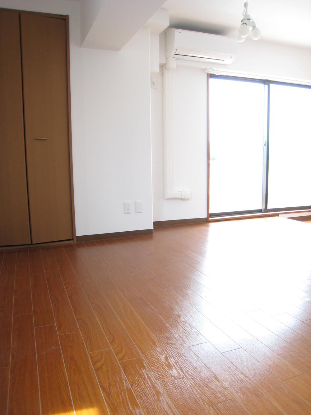 Non-living room. Indoor (06 May 2013) Shooting