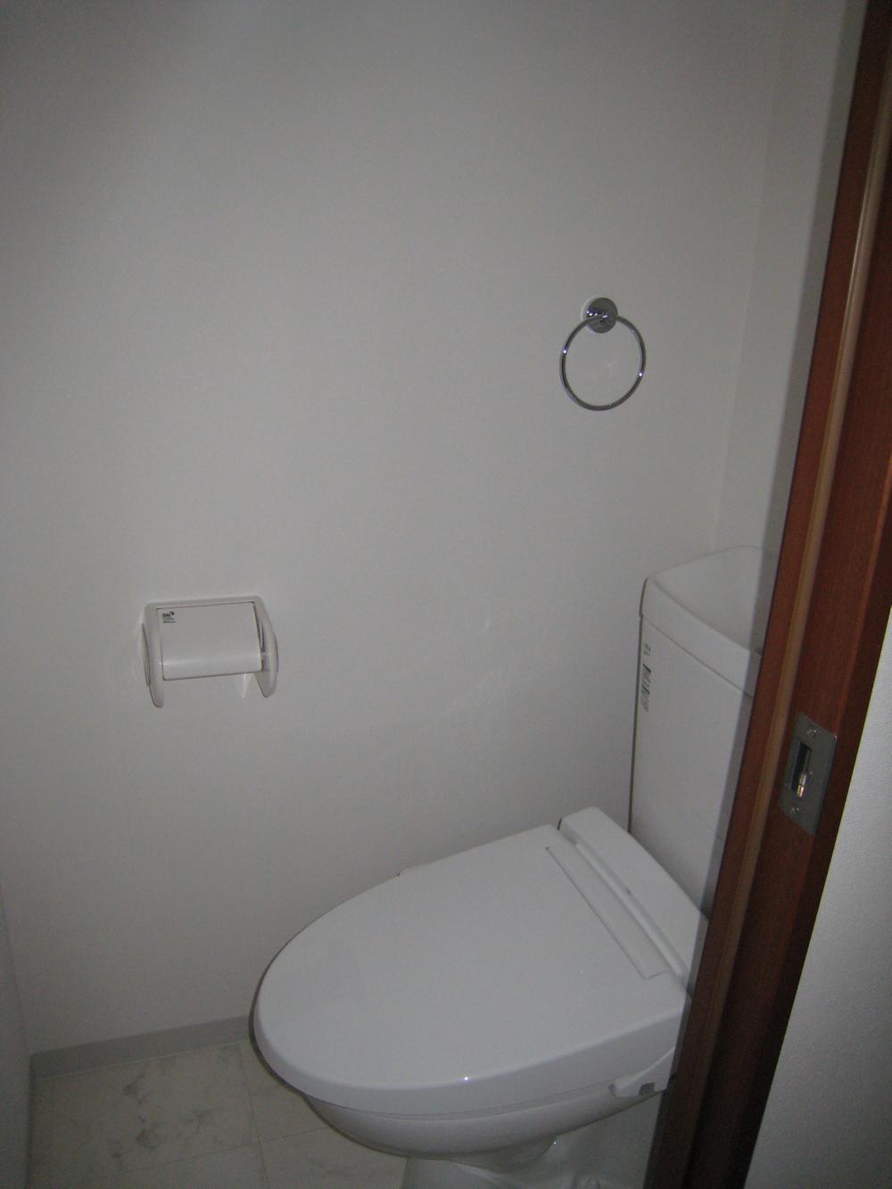 Toilet. Indoor (06 May 2013) Shooting