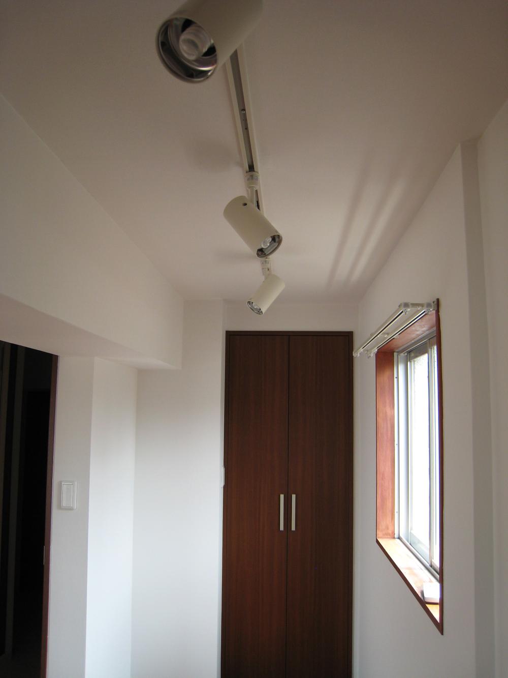 Non-living room. Indoor (06 May 2013) Shooting