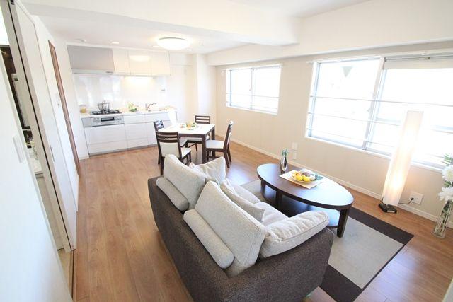 Living. Spacious bright living room