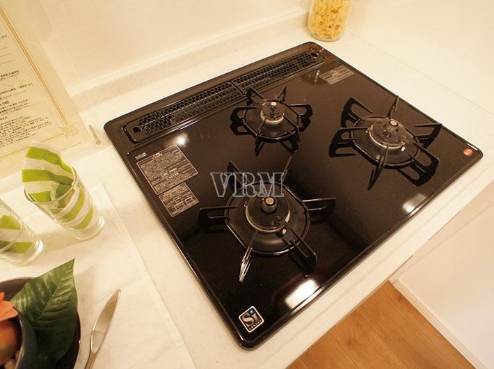 Kitchen. 3-neck gas stove