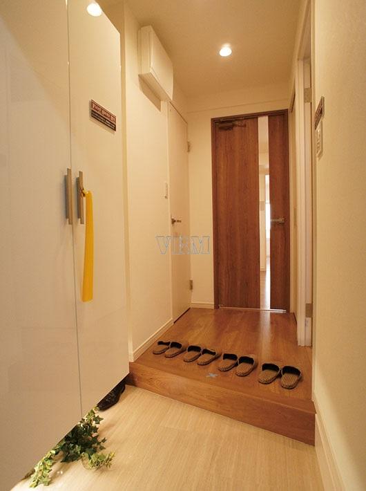 Entrance. Widely and convenient entrance