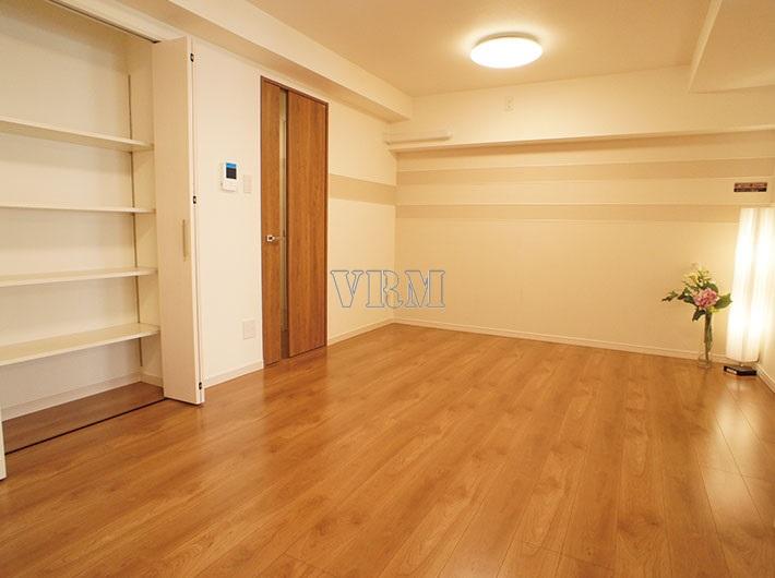 Living. Using the design cross a part of the wall