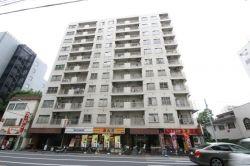 Local appearance photo. Large-scale repair work scheduled for completion in 2013 the end of December.  "Kasuga" Station 2-minute walk, "Korakuen" is located high convenience of the station 3-minute walk.