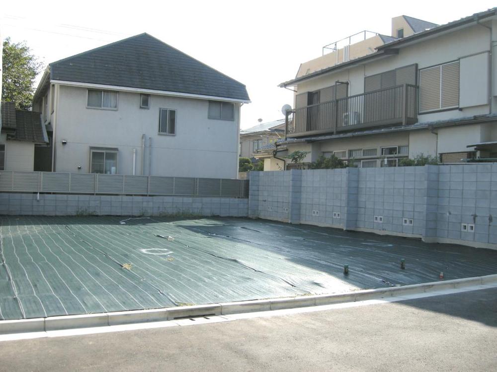 Local land photo. The property around the two-story is the center.  It features a location with a calm atmosphere. 