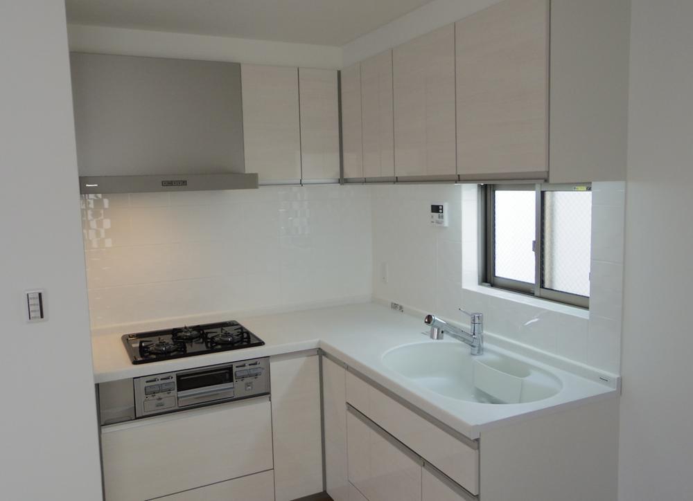 Kitchen. Indoor (11 May 2013) Shooting