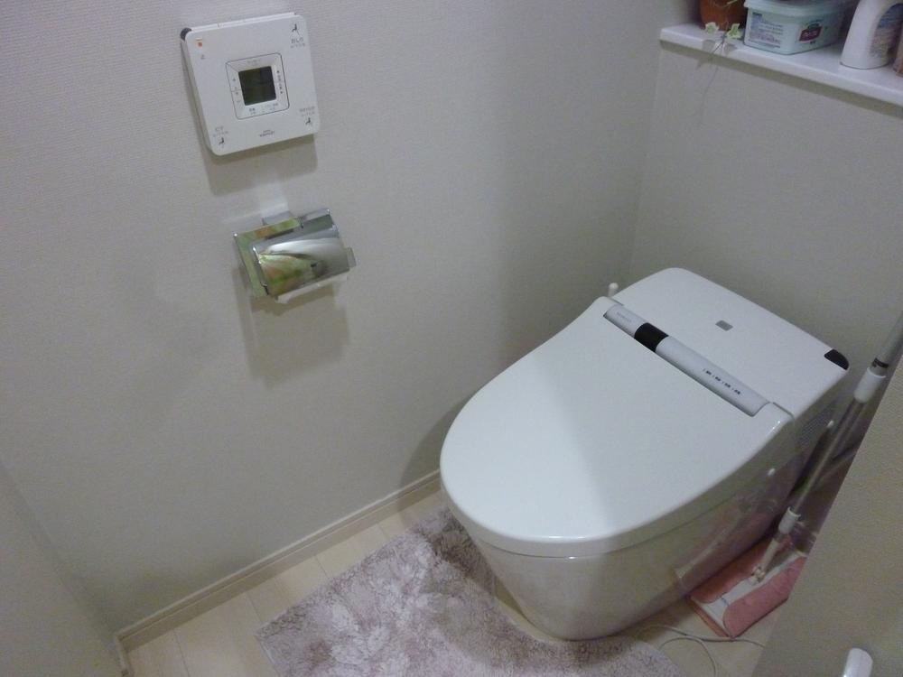 Toilet. Indoor (12 May 2013) Shooting