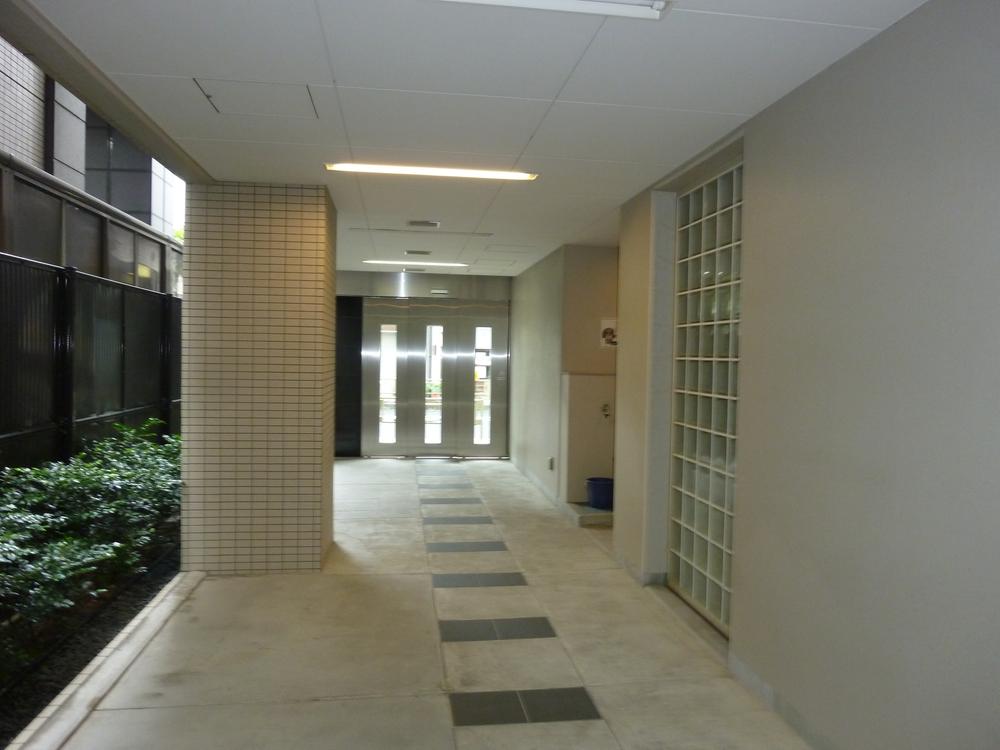 Entrance. Common areas