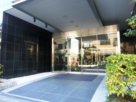 Entrance. Common areas